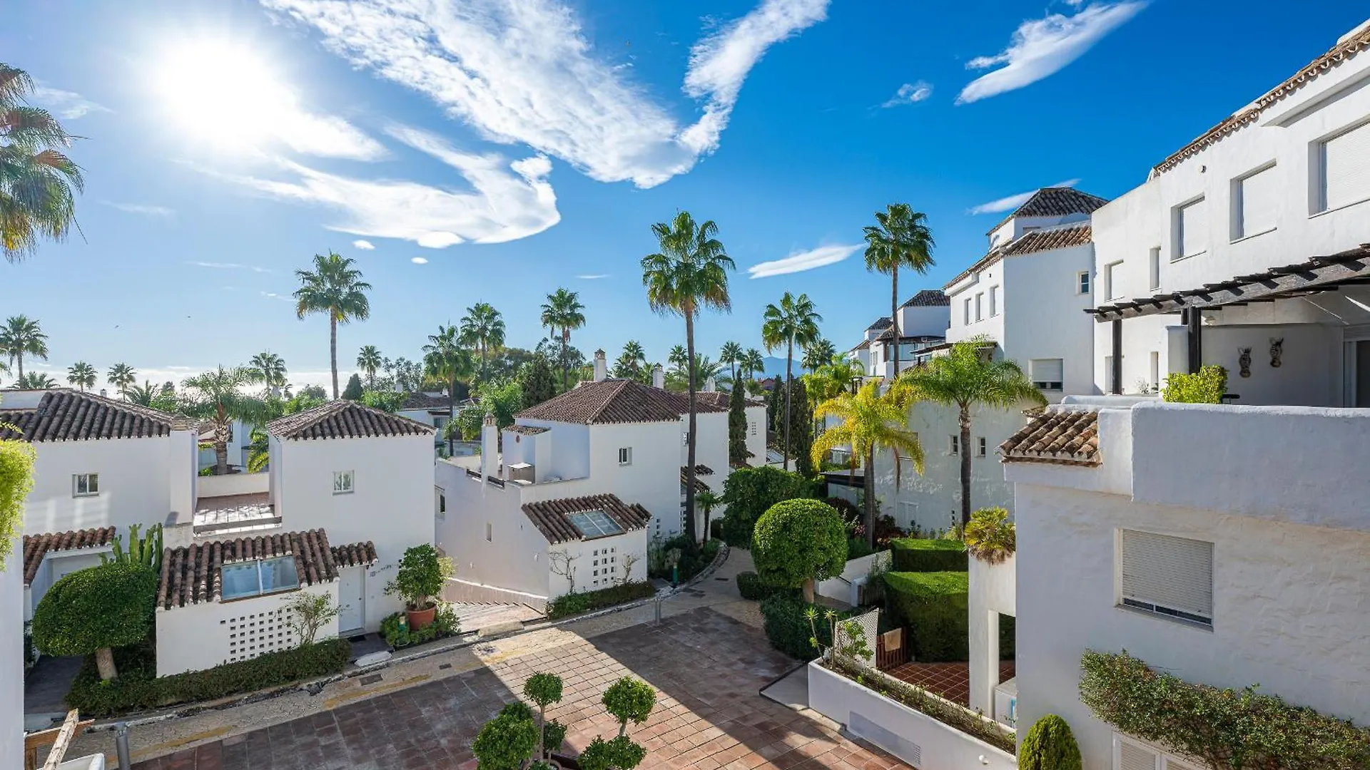 Increible Piso 4 Dorm, Terraza, Parking & Pool Apartment Marbella