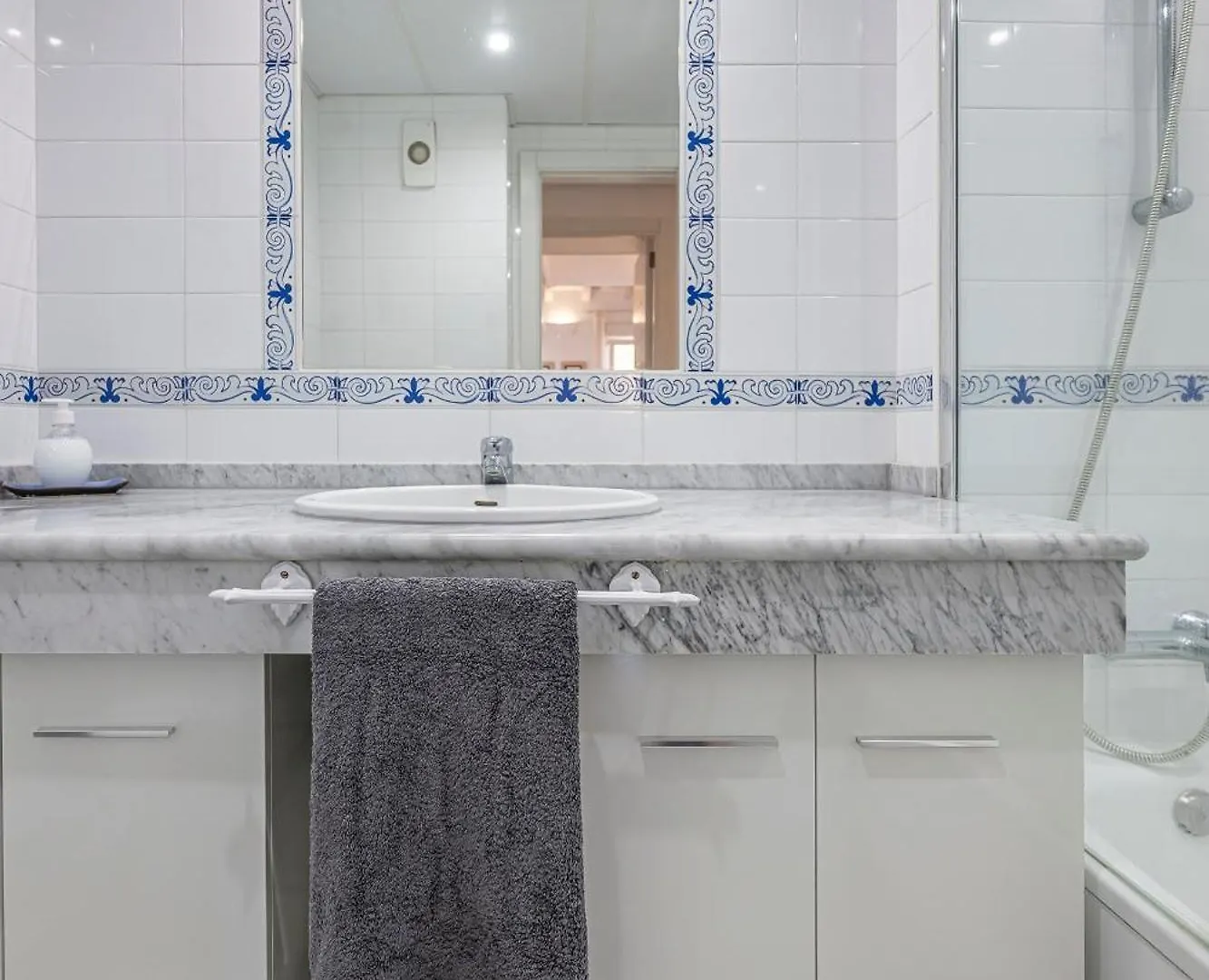 Increible Piso 4 Dorm, Terraza, Parking & Pool Apartment Marbella Spain