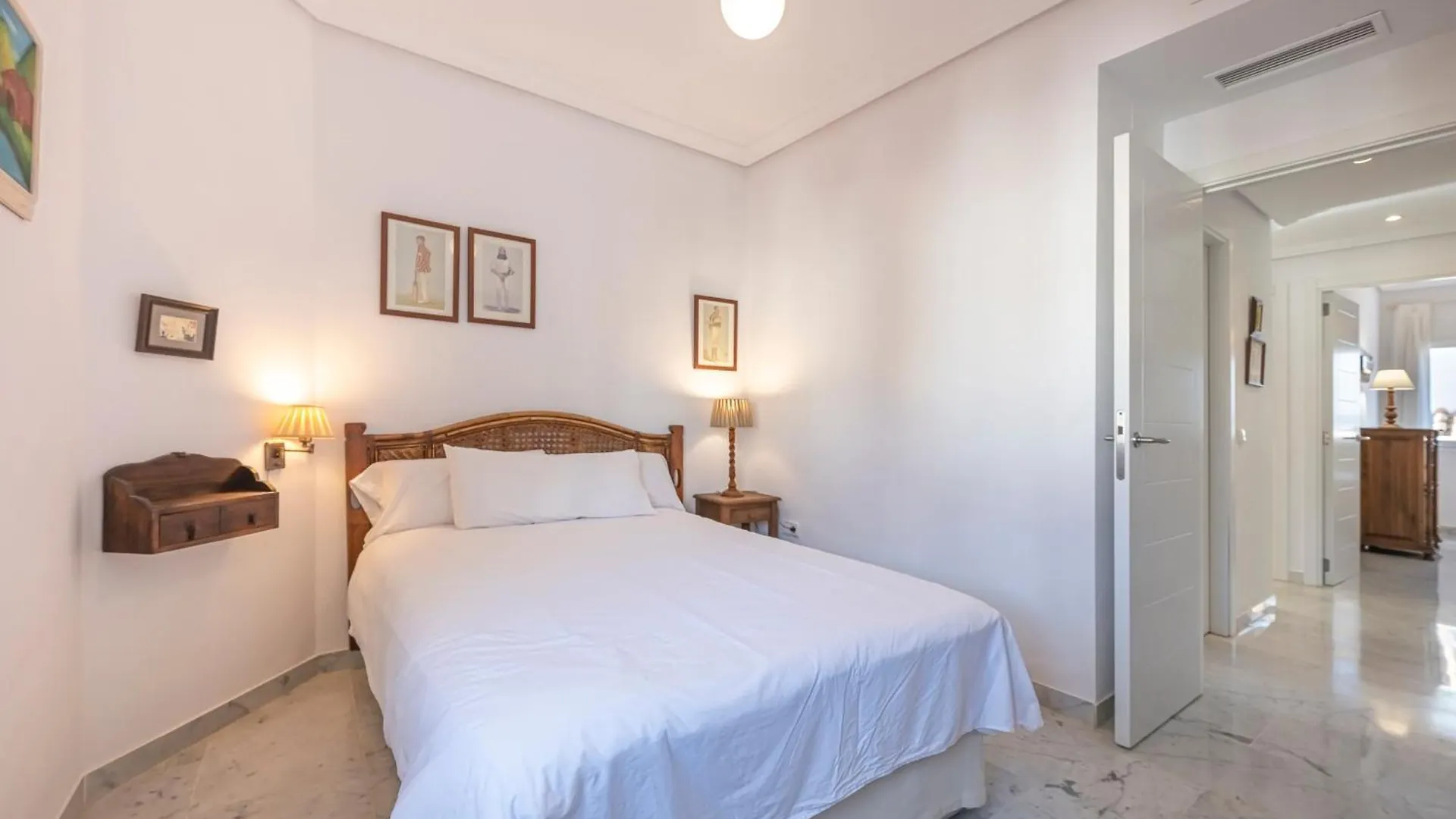 Increible Piso 4 Dorm, Terraza, Parking & Pool Apartment Marbella Spain