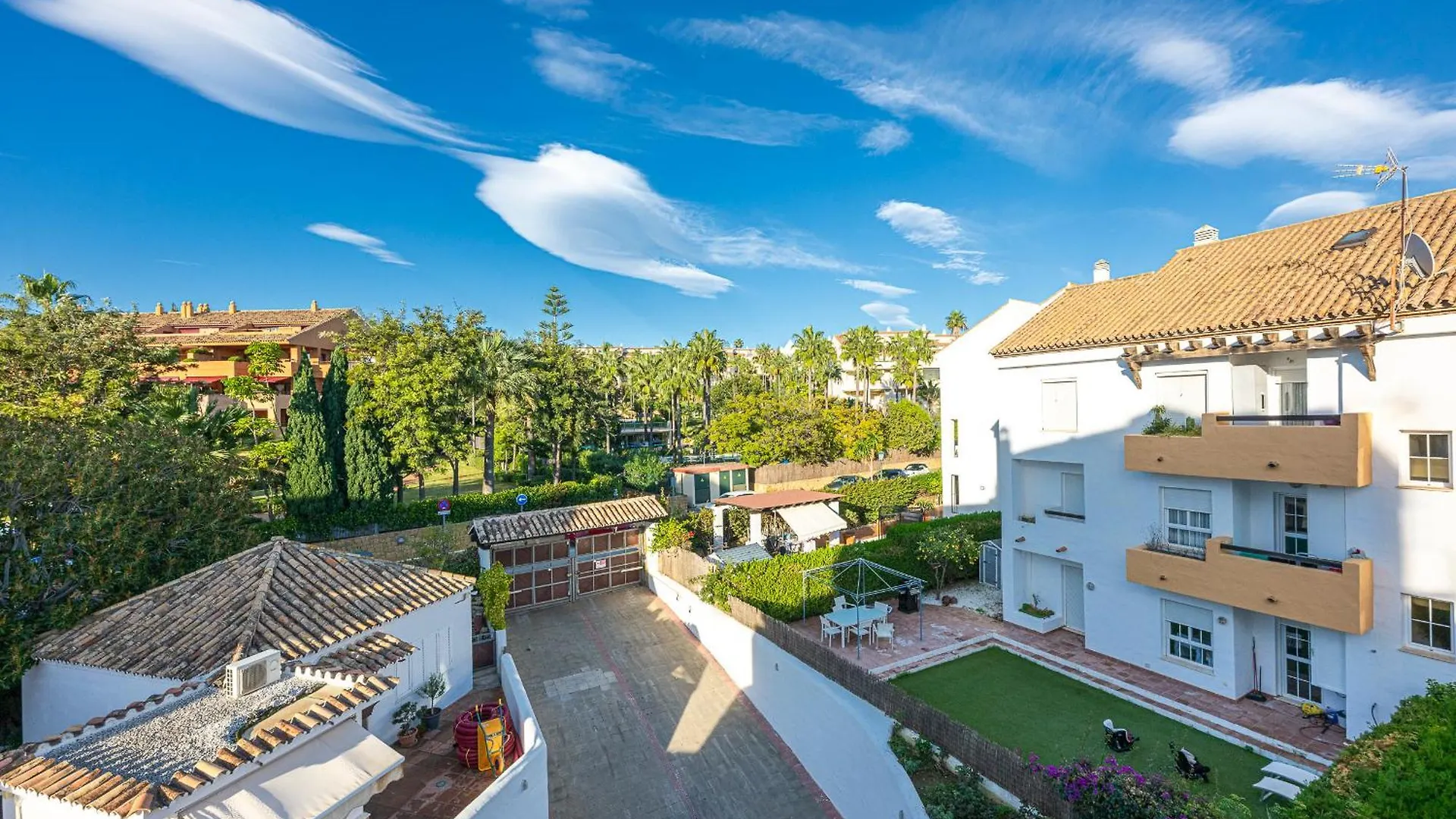 Increible Piso 4 Dorm, Terraza, Parking & Pool Apartment Marbella
