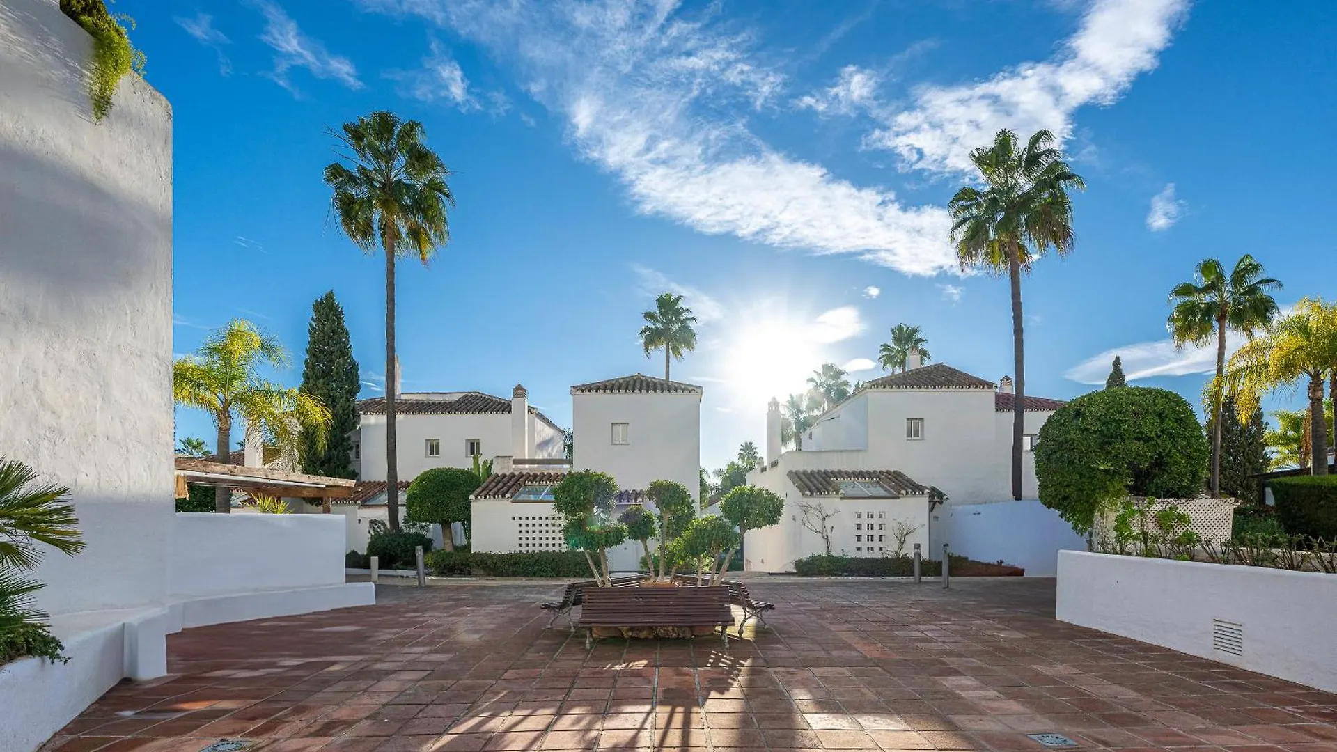 Increible Piso 4 Dorm, Terraza, Parking & Pool Apartment Marbella Spain