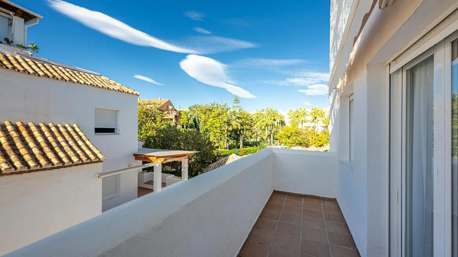 Increible Piso 4 Dorm, Terraza, Parking & Pool Apartment Marbella