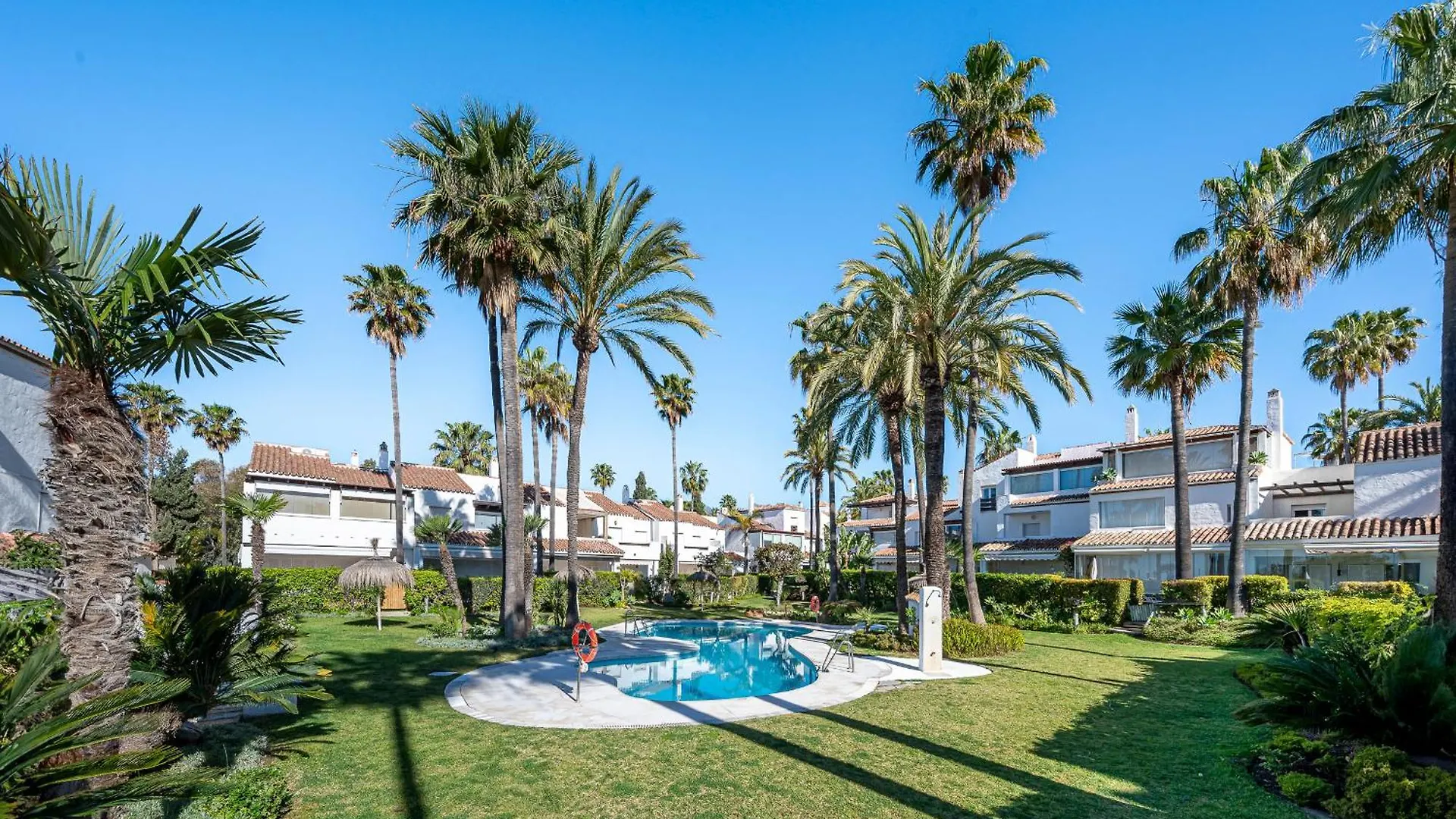 Increible Piso 4 Dorm, Terraza, Parking & Pool Apartment Marbella