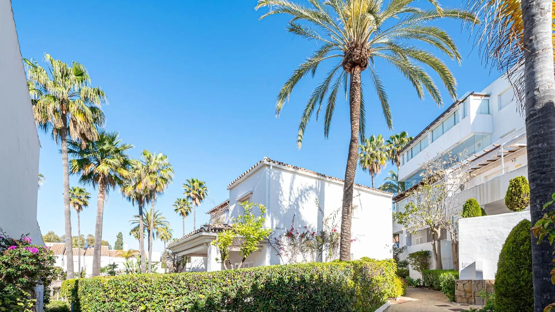 Increible Piso 4 Dorm, Terraza, Parking & Pool Apartment Marbella
