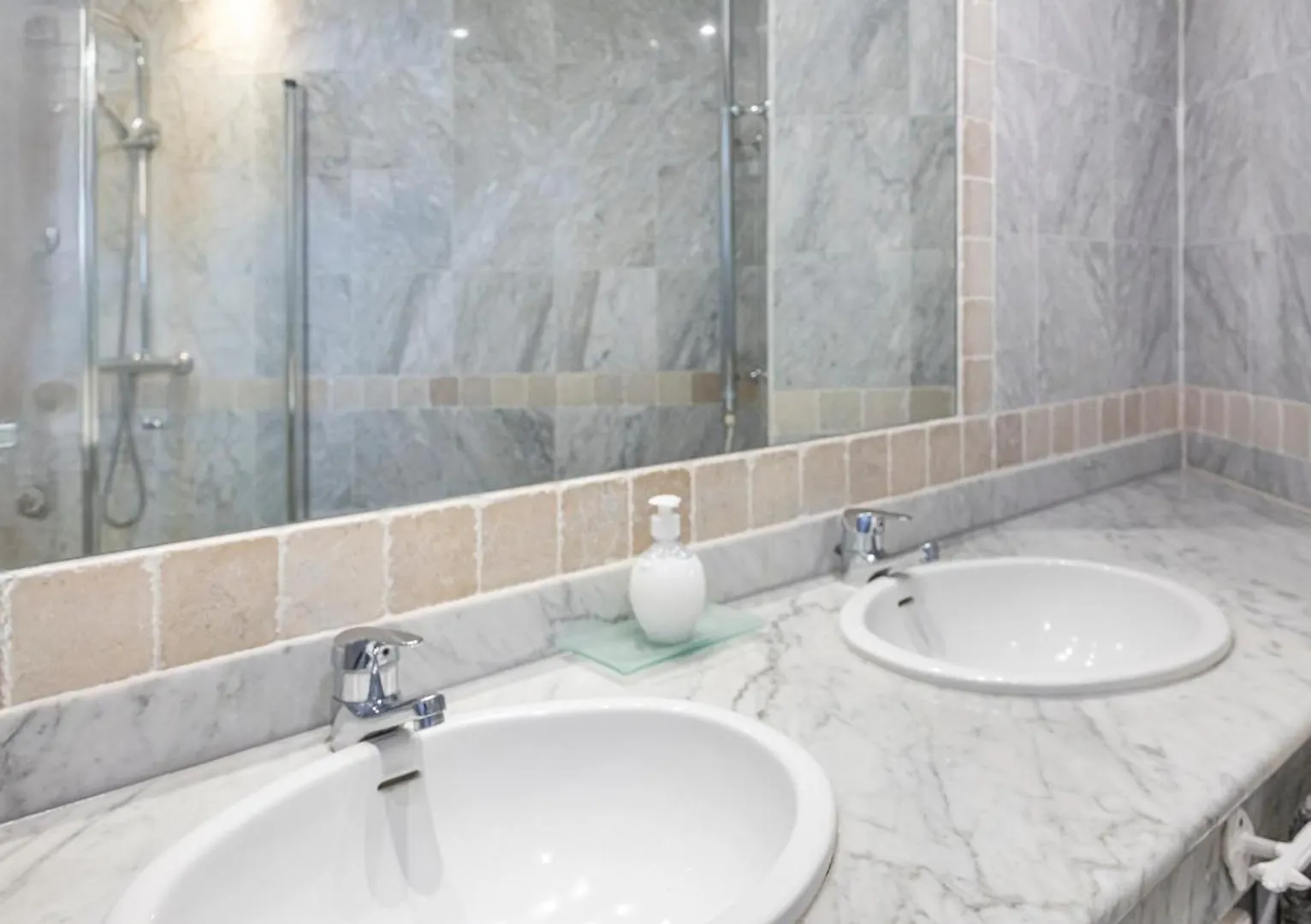 Increible Piso 4 Dorm, Terraza, Parking & Pool Appartement Marbella Spanje